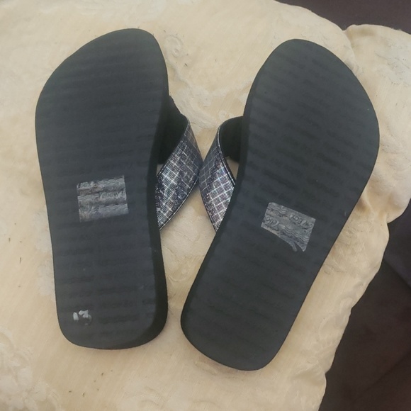 Girls Yellow Box flip flops with sequins - Picture 2 of 2